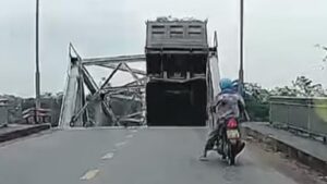 skynews-bridge-vietnam-typhoon_6680125